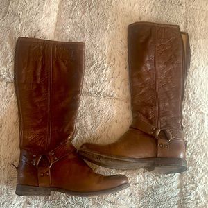 Pre-loved Frye boots. Size 8